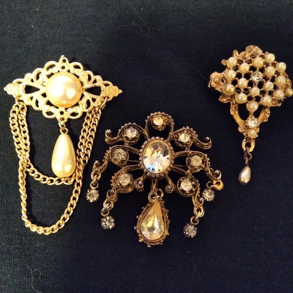 Jewelry - Victorian Era brooches